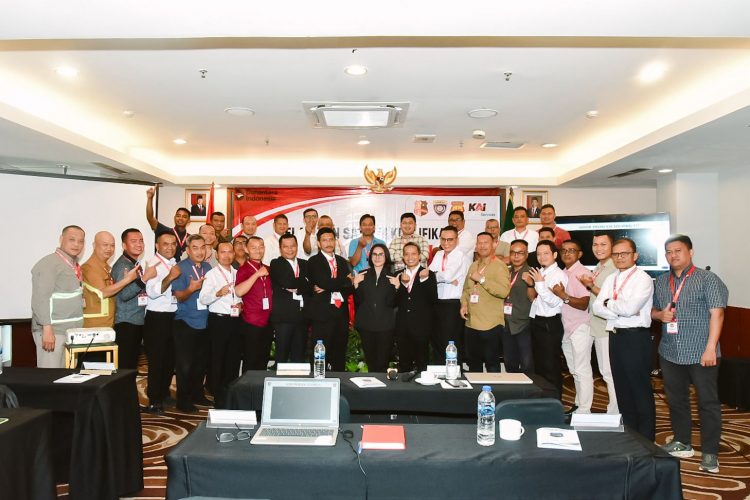 KAI Services Gelar Pelatihan Security Gada Utama