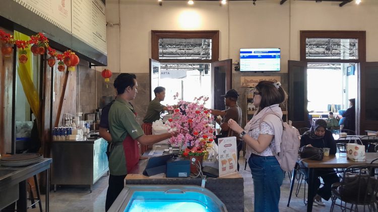 KAI Services Apresiasi Insan Frontliner Loco Café