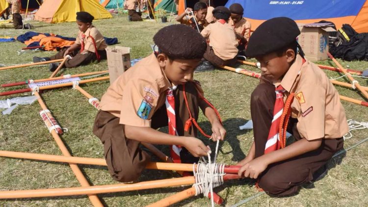 Pramuka Bersihkan Situ Cigangsa Pulihkan Lingkungan