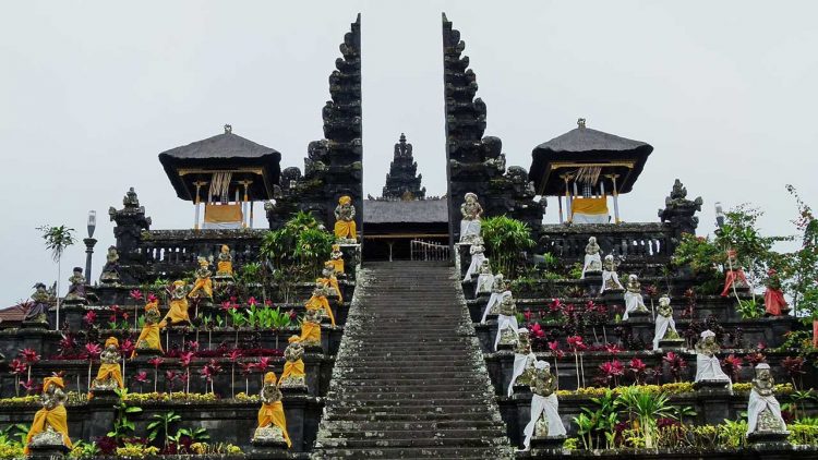 Restorasi Besakih Kembalikan Harmoni Suci Bali