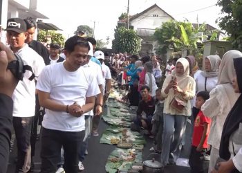 Peresmian Jalan Leucir Diwarnai Syukuran Liwet Warga