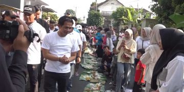 Peresmian Jalan Leucir Diwarnai Syukuran Liwet Warga