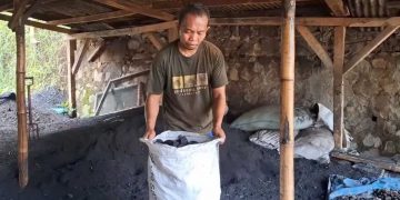 Pesanan Arang Pesantren Meningkat Jelang Iduladha