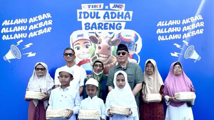 JNE dan TIKI Salurkan Kurban untuk Masyarakat