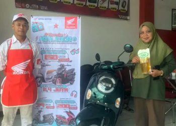 Astra Motor Kampung Timur Bagikan Sembako Gratis untuk Pelanggan