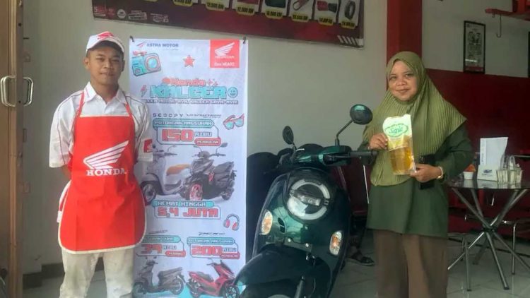 Astra Motor Kampung Timur Bagikan Sembako Gratis untuk Pelanggan