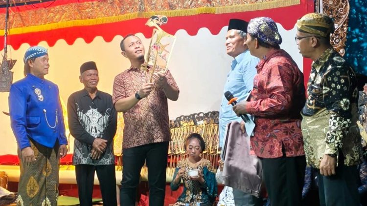 Pagelaran Wayang Kulit Meriahkan HUT Pekanbaru dan Tahun Baru Islam