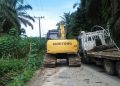 Tiga Perusahaan di Asahan Gotong Royong Perbaiki Jalan Desa