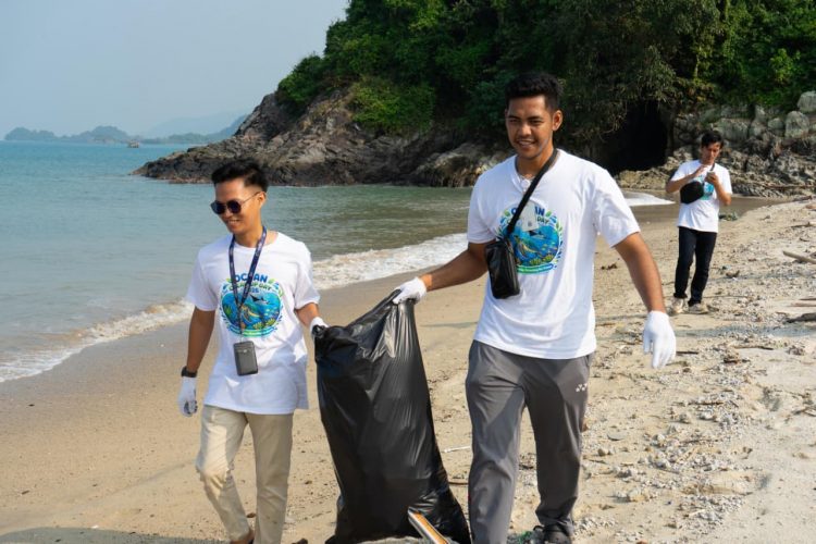 Peringati Hari Laut Sedunia, ASDP Bersihkan 13 Ton Sampah Laut dan Pesisir