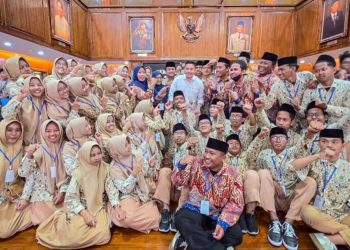 Seskab Motivasi Pelajar Lewat Program Istana Untuk Anak Sekolah