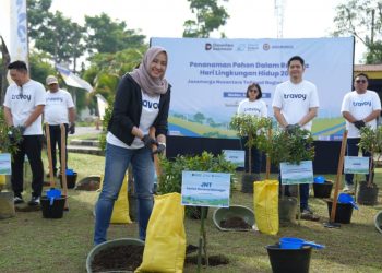 Jasa Marga Gelar Penanaman Pohon dan Santunan Anak Yatim di Medan
