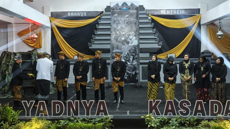Sepuluh Tokoh Dikukuhkan Sebagai Warga Kehormatan Suku Tengger