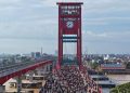 Parade Kebaya Siap Semarakkan Jembatan Ampera