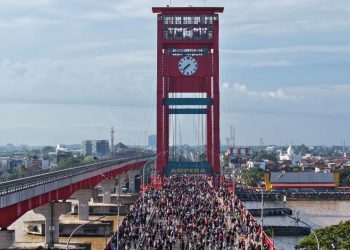 Parade Kebaya Siap Semarakkan Jembatan Ampera