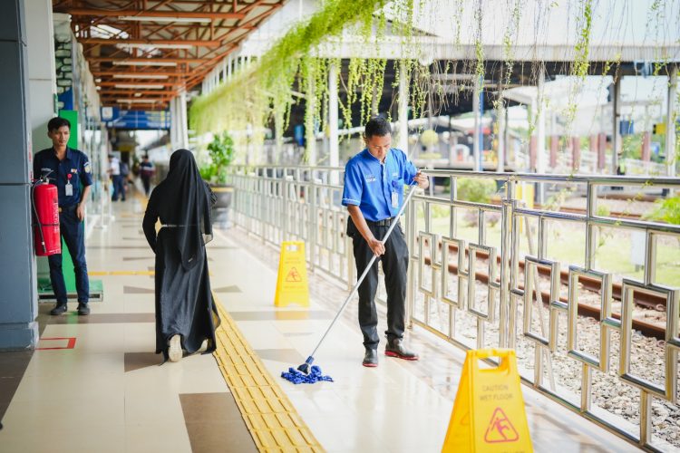 KAI Services Hadirkan Layanan Kebersihan Terintegrasi untuk Kenyamanan Pelanggan