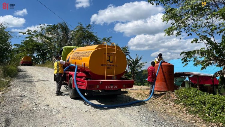 Salurkan Air Minum di Tengah Kekeringan, Kementerian PU Beri Bantuan ke Desa Terdampak di Kabupaten Banjar
