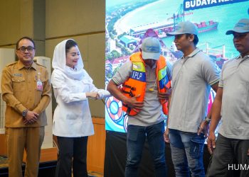 Kampanye Keselamatan Pelayaran di Cilacap, Kemenhub Bagi-bagi Life Jacket