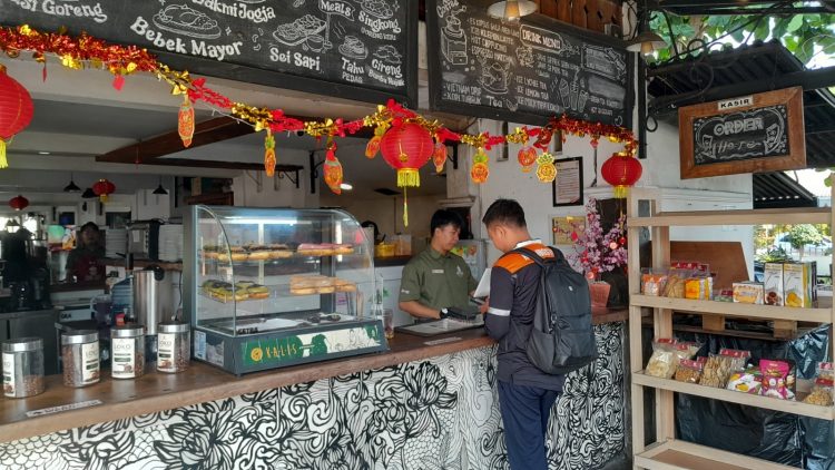 Praja Praji, Melayani dengan Hati untuk Menciptakan Pengalaman Berkesan di Loko Café