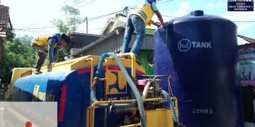Kementerian PU Salurkan 5.000 Liter Air Bersih untuk Masyarakat Sumbawa