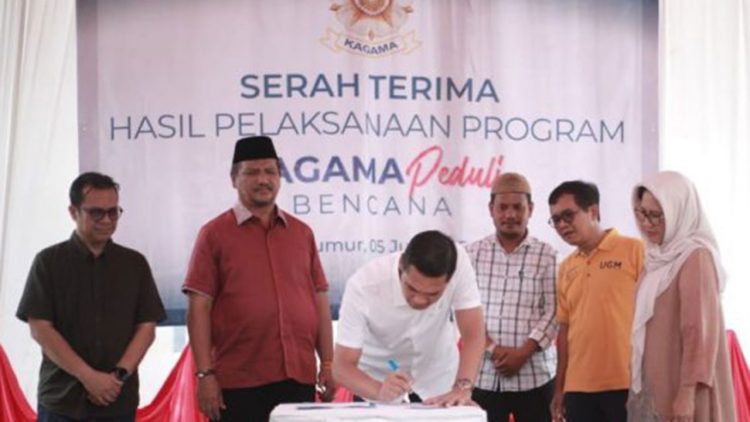 KAGAMA Serahkan Huntara untuk Warga Terdampak Bencana