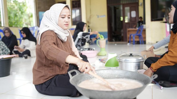 M4CR Dorong Perempuan Pesisir Kaltara Berdaya Lewat Sekolah Lapang Livelihood