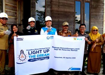 PLN Sambungkan Listrik Gratis untuk 65 Keluarga