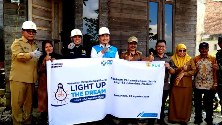 PLN Sambungkan Listrik Gratis untuk 65 Keluarga