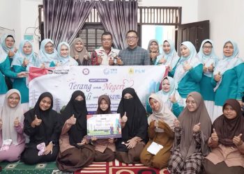 PLN Kaltimra Salurkan Bantuan untuk Santri