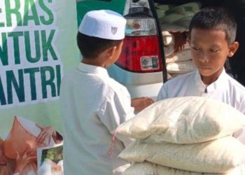 BMH Salurkan Beras untuk Ribuan Santri