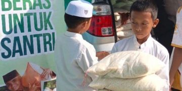 BMH Salurkan Beras untuk Ribuan Santri