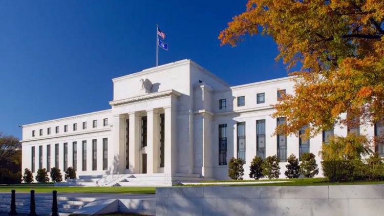 The Fed Diperkirakan Tahan Suku Bunga Hingga Akhir 2026