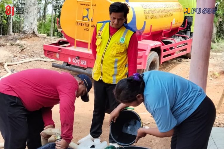 Kementerian PU Distribusikan 8.000 Liter Air Bersih untuk Warga Terdampak Kekeringan di Banjar