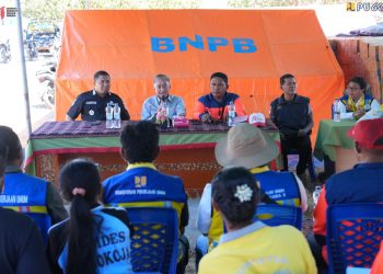 Kunjungi Pulau Palue, Menteri Dody Siapkan Solusi Air Bersih dan Pengamanan Pantai