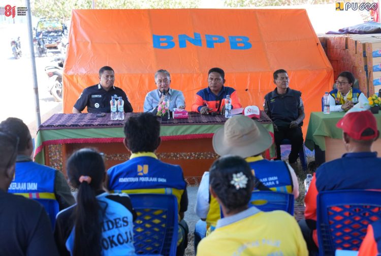 Kunjungi Pulau Palue, Menteri Dody Siapkan Solusi Air Bersih dan Pengamanan Pantai