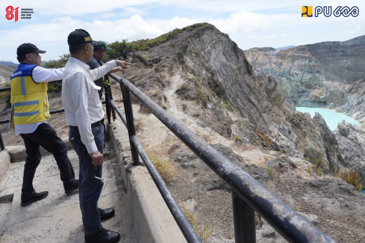 Tindak Lanjut Koordinasi Pascagempa, Menteri Dody Tinjau Kondisi Danau Kelimutu