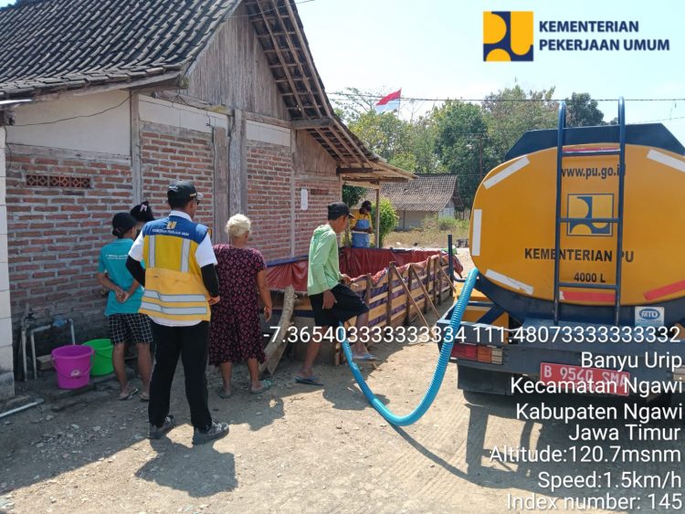 29.000 Liter Air Bersih Dialirkan bagi Warga Terdampak Kekeringan di Wilayah Sungai Bengawan Solo