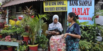 Surabaya Perkuat Pemilahan Sampah dari Rumah dengan Pisang Danor