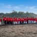 Lansia PWRI Jember Rayakan HUT RI di Pantai Pancer