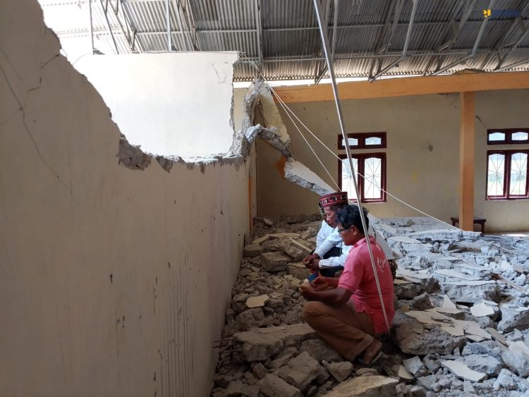 Rumah Ibadah Terdampak Gempa Flores Dibongkar