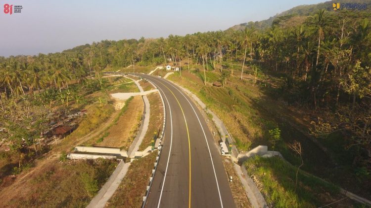 Kelok 23 Rampung, Jalan Baru yang Tawarkan Panorama di Kawasan Pesisir Selatan