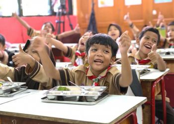 DPR Usulkan MBG Kembali ke Dapur Sekolah
