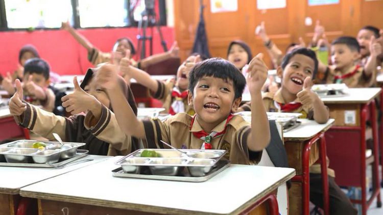 DPR Usulkan MBG Kembali ke Dapur Sekolah