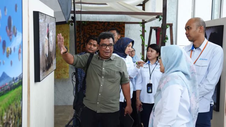 Fotografi Pekerja Pelindo Rekam Keberagaman Budaya Indonesia