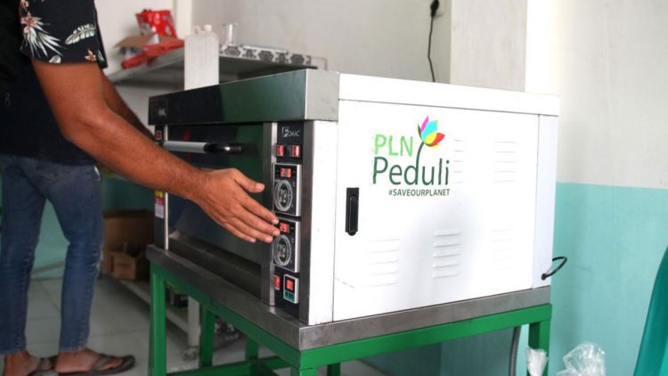PLN Dorong Ekonomi Sirkular Melalui Bank Sampah Terang