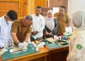 Mahasiswa UIN Ar-Raniry Praktik Restorasi Naskah Kuno