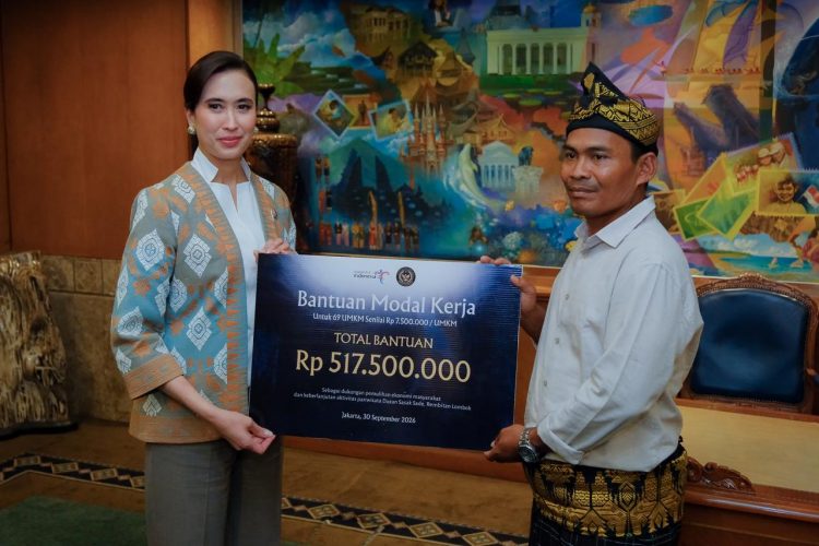 Kemenpar Dorong Ekonomi Sade Kembali Bergerak, Salurkan Bantuan Pemulihan Usaha