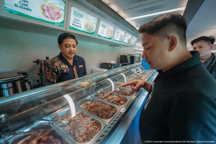 Warteg on Train di KA Batavia Disambut Baik oleh Penumpang