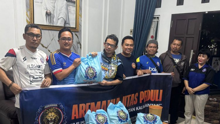 Aremania Salurkan Donasi Rp50 Juta untuk Korban Karhutla Kalteng