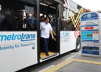 Membumikan Kepemimpinan melalui Transportasi Publik