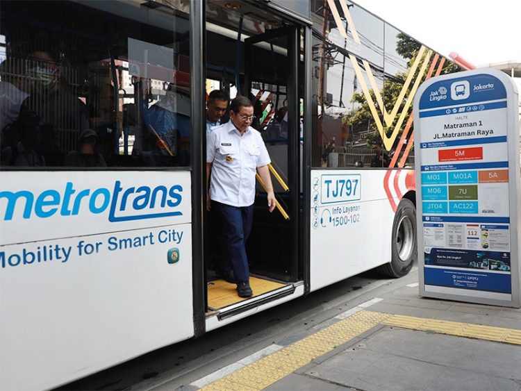 Membumikan Kepemimpinan melalui Transportasi Publik